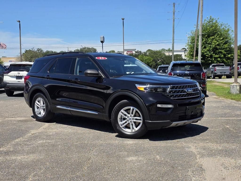 Used 2023 Ford Explorer XLT w/ Equipment Group 202A RWD image 2