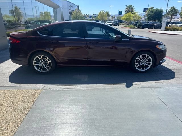 Used 2017 Ford Fusion SE w/ Equipment Group 201A FWD image 4