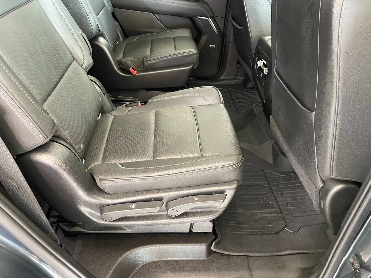 Used 2021 GMC Yukon Denali w/ Denali Premium Package image 29