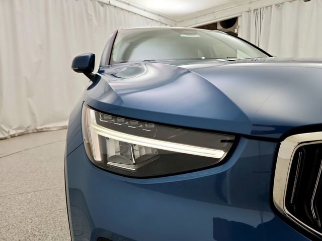 Certified 2025 Volvo XC40 B5 Plus image 26