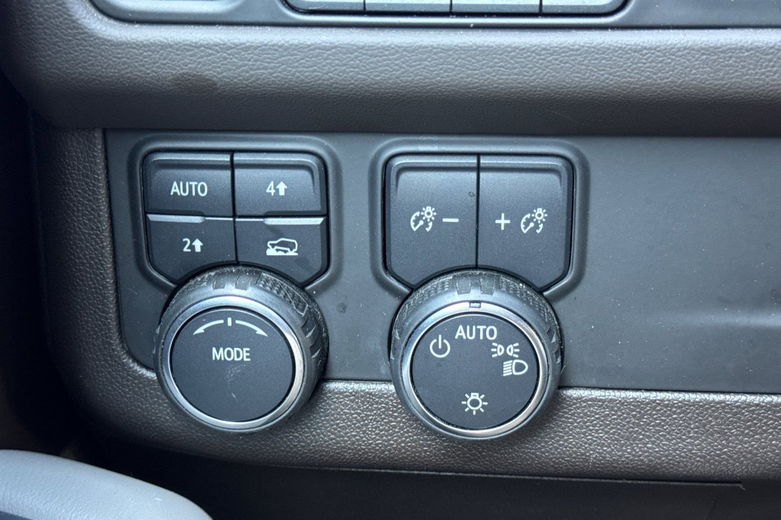 Used 2024 Chevrolet Suburban LT image 41