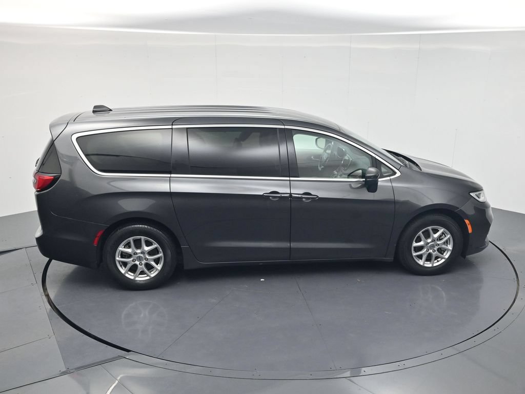 Used 2023 Chrysler Pacifica Touring-L FWD image 35