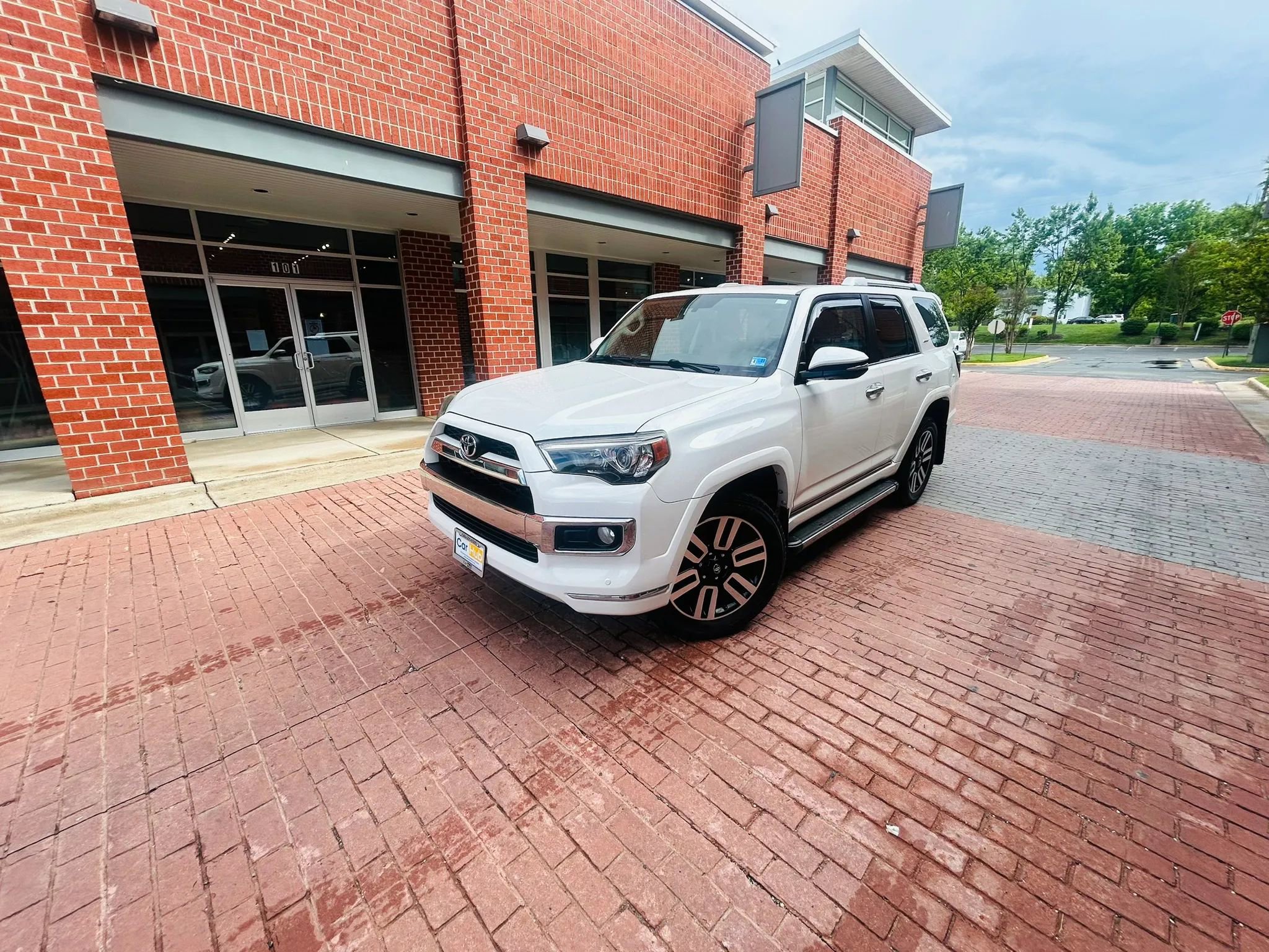 Used 2014 Toyota 4Runner Limited AWD/4WD image 3
