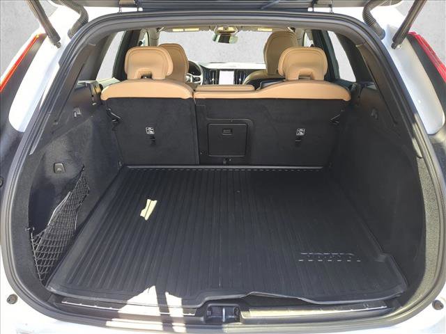 Certified 2023 Volvo XC60 B5 Ultimate w/ Climate Package image 6