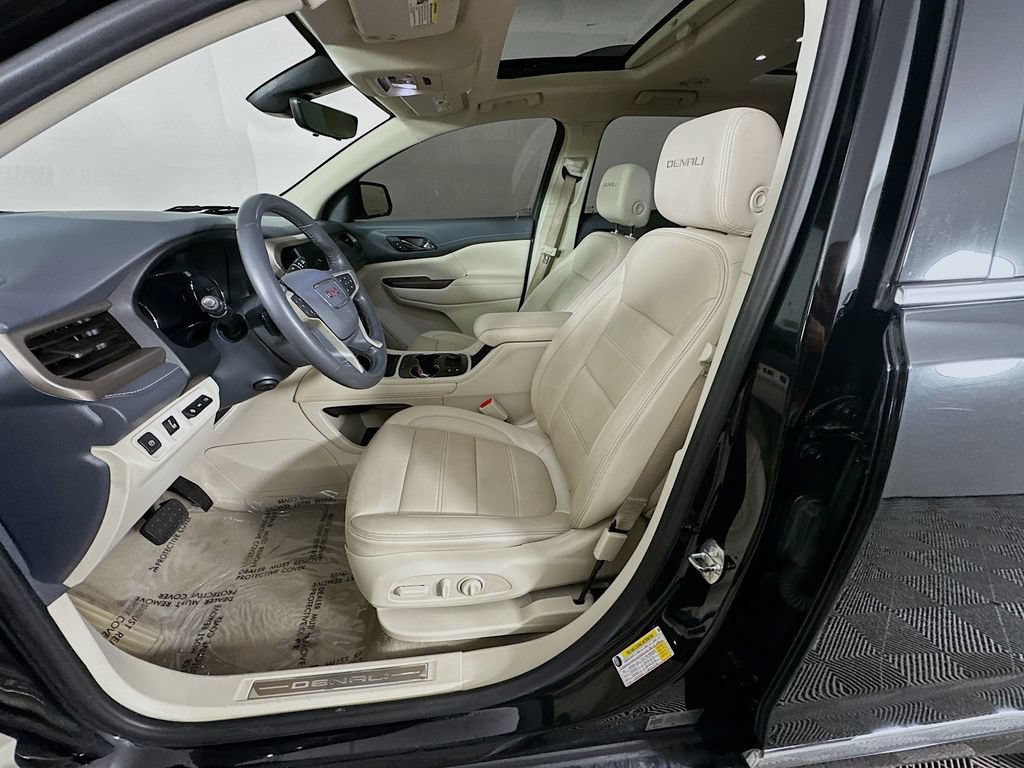 Used 2020 GMC Acadia Denali w/ Technology Package FWD image 31