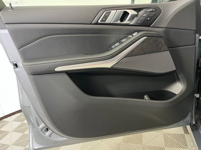 Used 2025 BMW X7 xDrive40i w/ Premium Package image 10