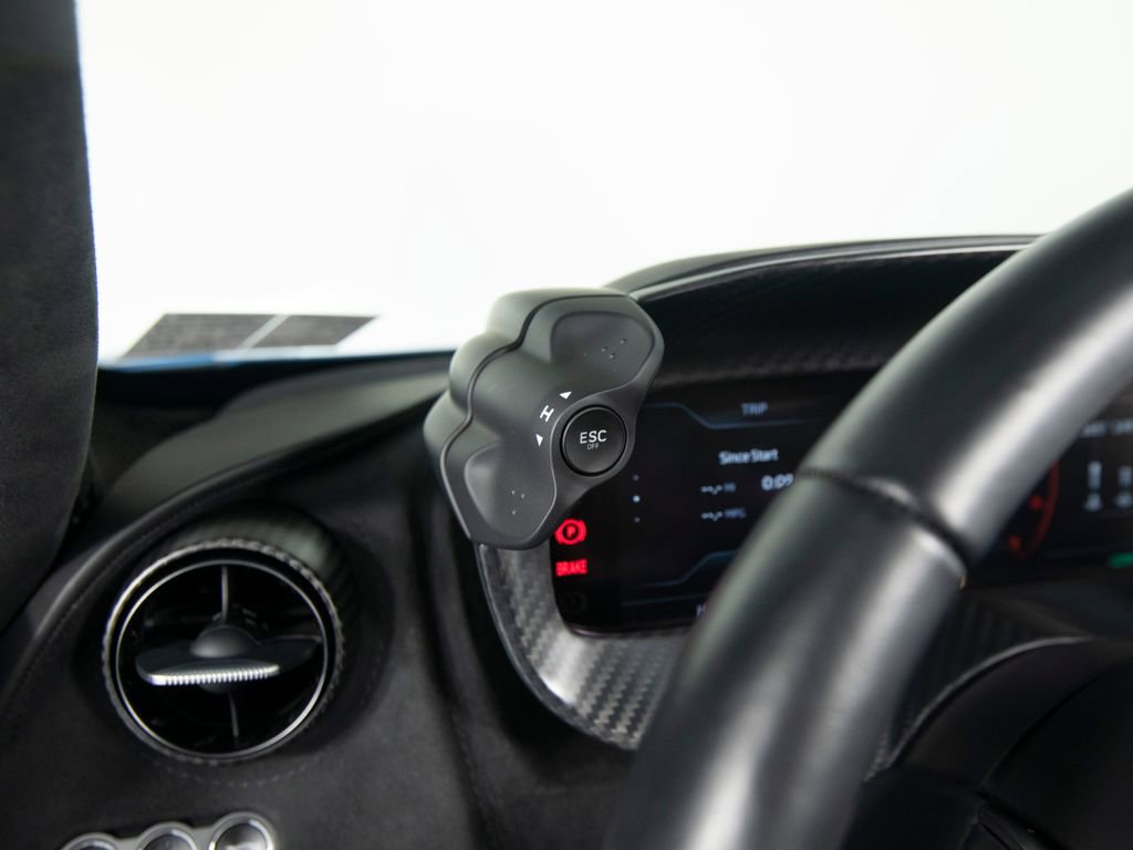 Used 2024 McLaren 750S Spider RWD image 19