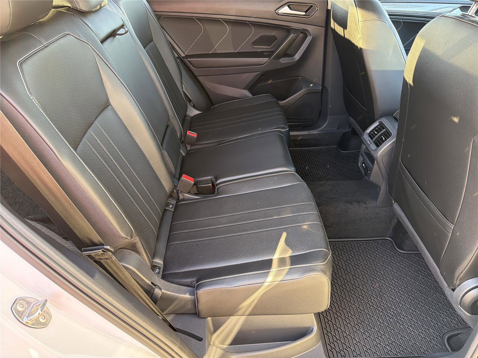 Used 2022 Volkswagen Tiguan SE image 13
