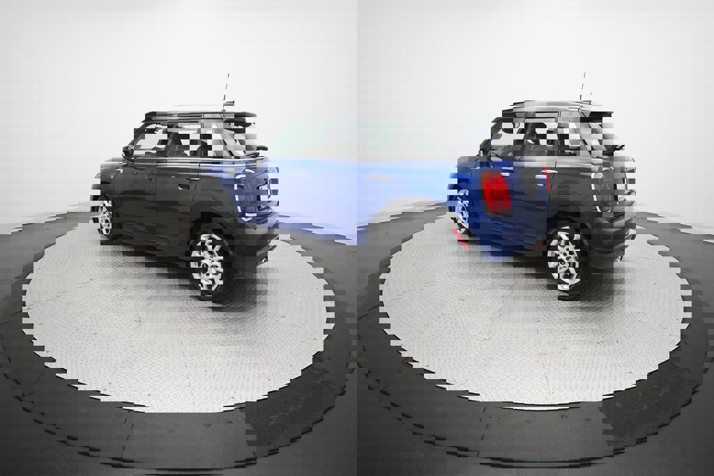 Used 2020 MINI Cooper 4-Door Hardtop image 12