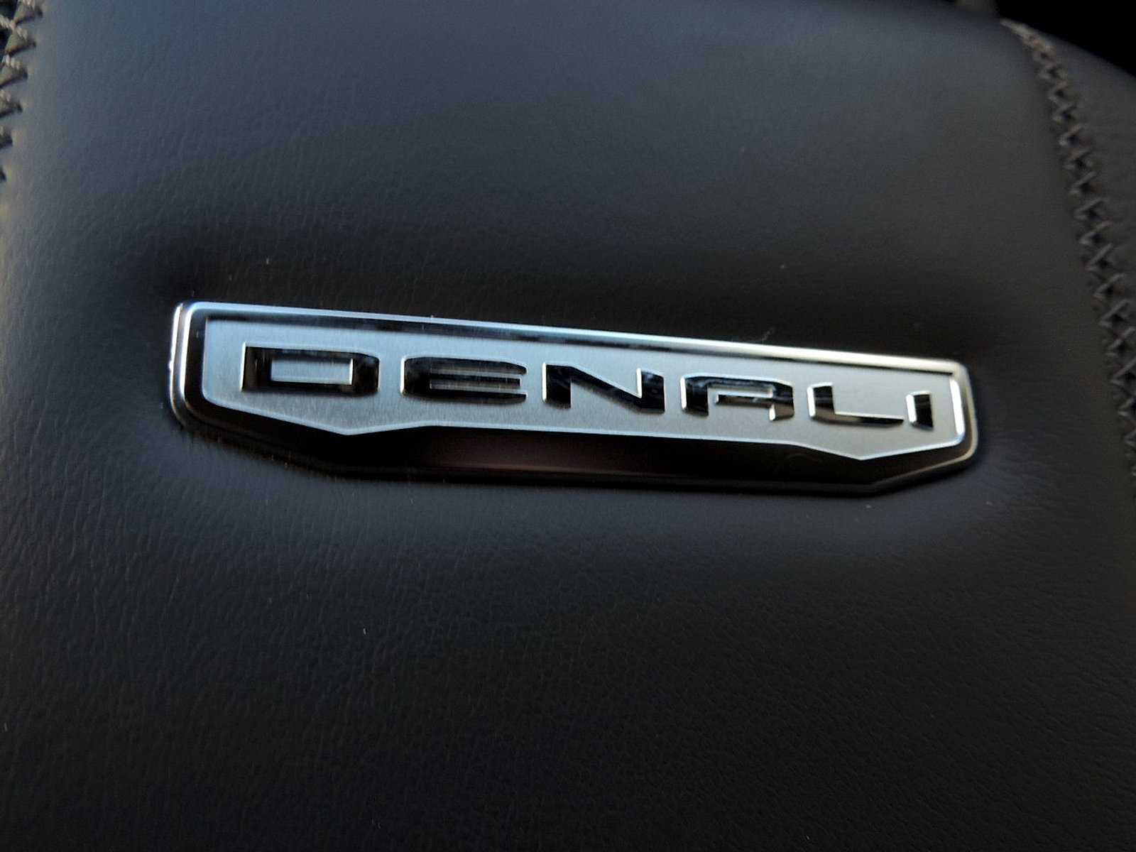 Certified 2025 GMC Yukon Denali image 22