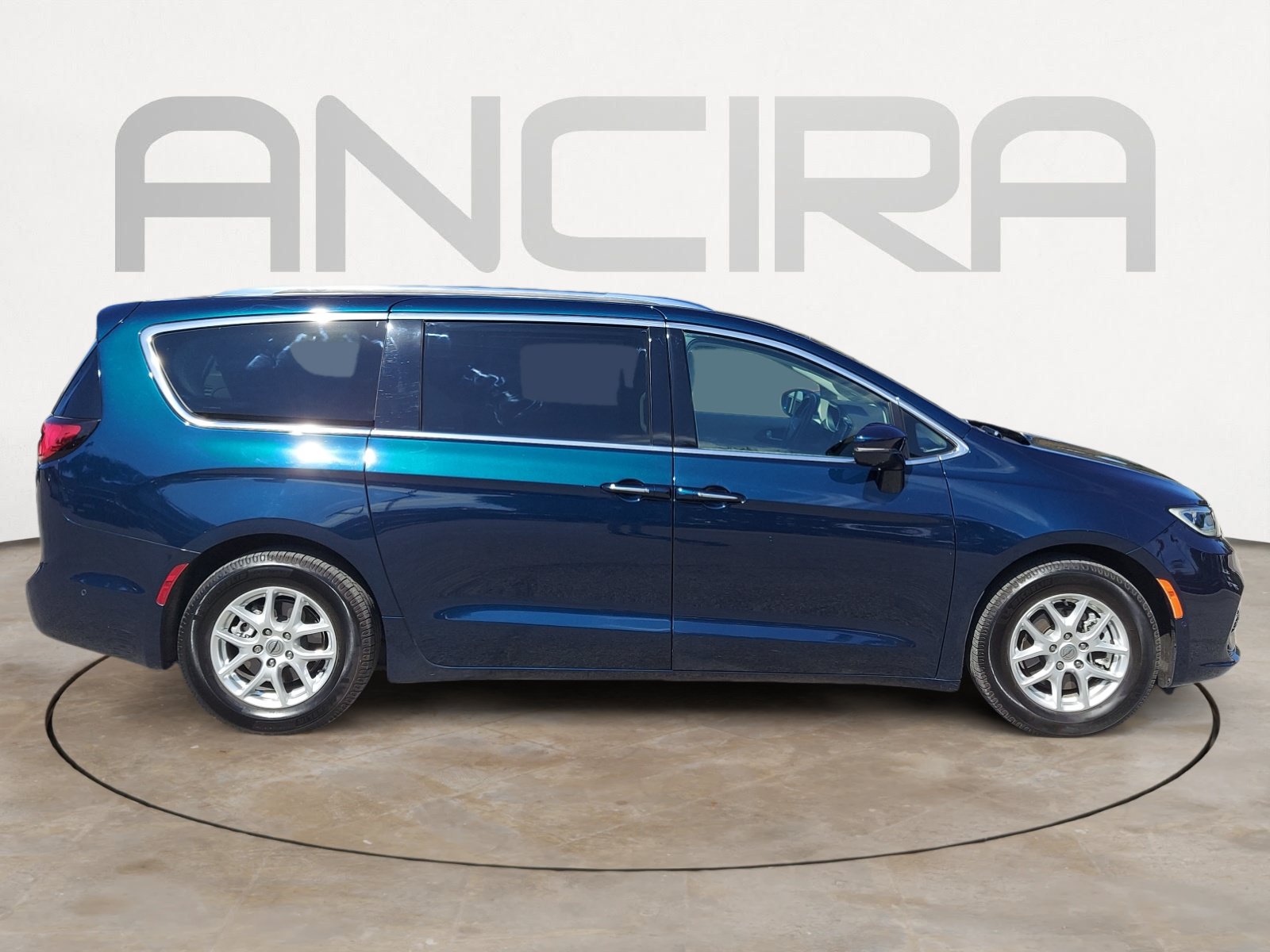 Used 2021 Chrysler Pacifica Touring-L w/ Uconnect Theater Family Group FWD image 11