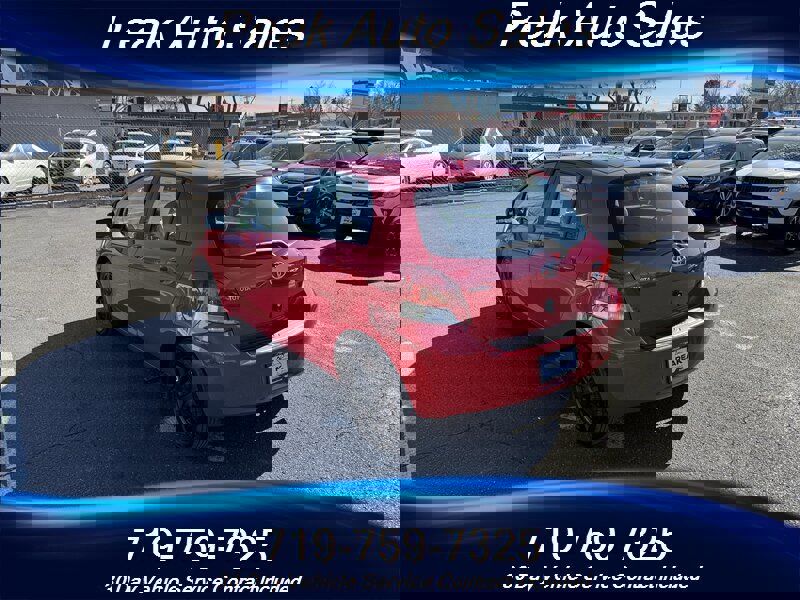 Used 2010 Toyota Yaris 4-Door Hatchback image 5