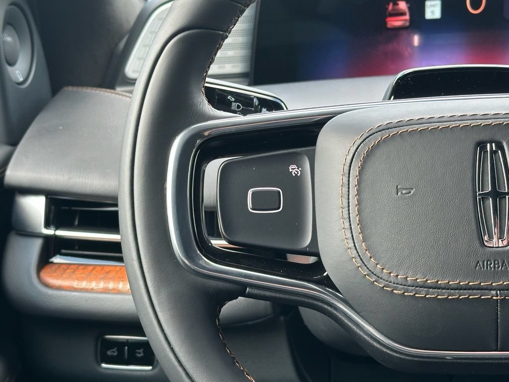 New 2025 Lincoln Navigator L Black Label AWD/4WD image 9