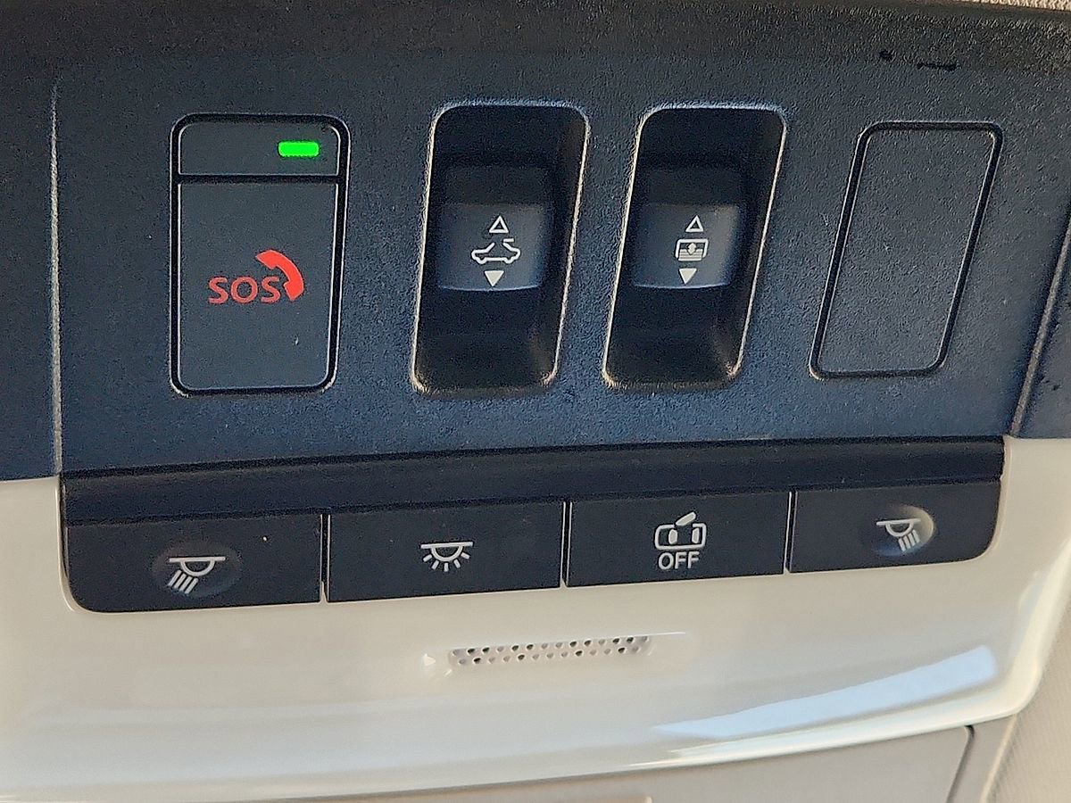 Used 2025 Nissan Pathfinder Platinum w/ Cargo Package image 9