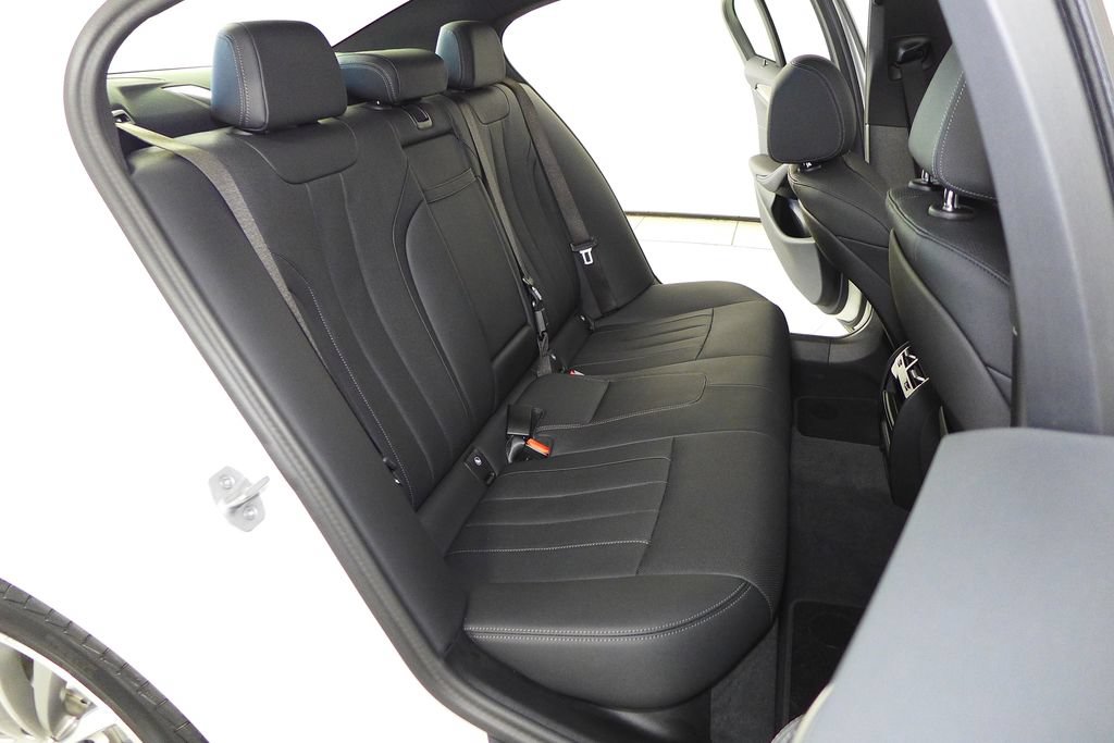 Used 2023 BMW 530i w/ Convenience Package RWD image 20