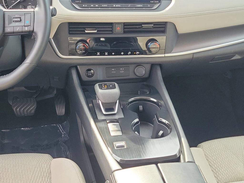 Certified 2025 Nissan Rogue SV FWD image 26