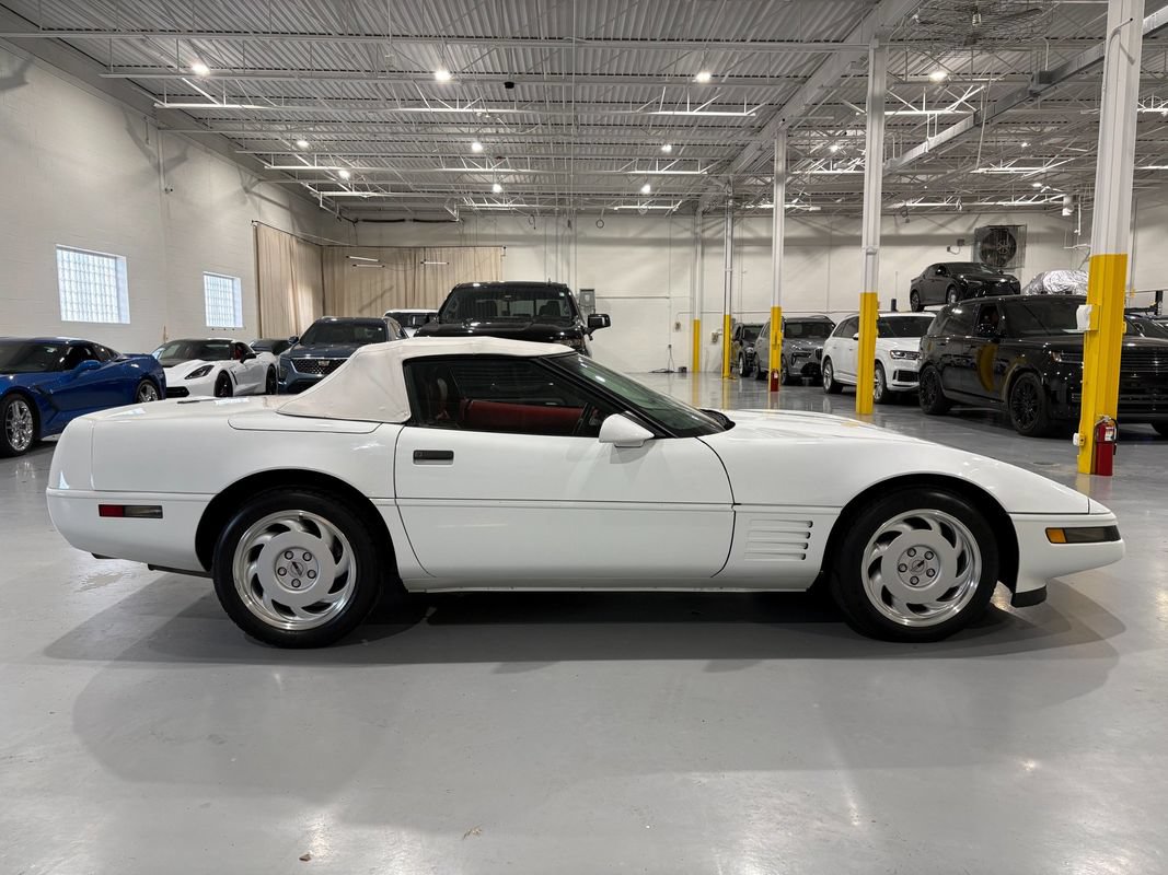 Used 1991 Chevrolet Corvette Convertible RWD image 8