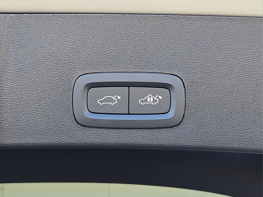 New 2026 Volvo XC40 B5 Plus w/ Protection Package Premier AWD/4WD image 14