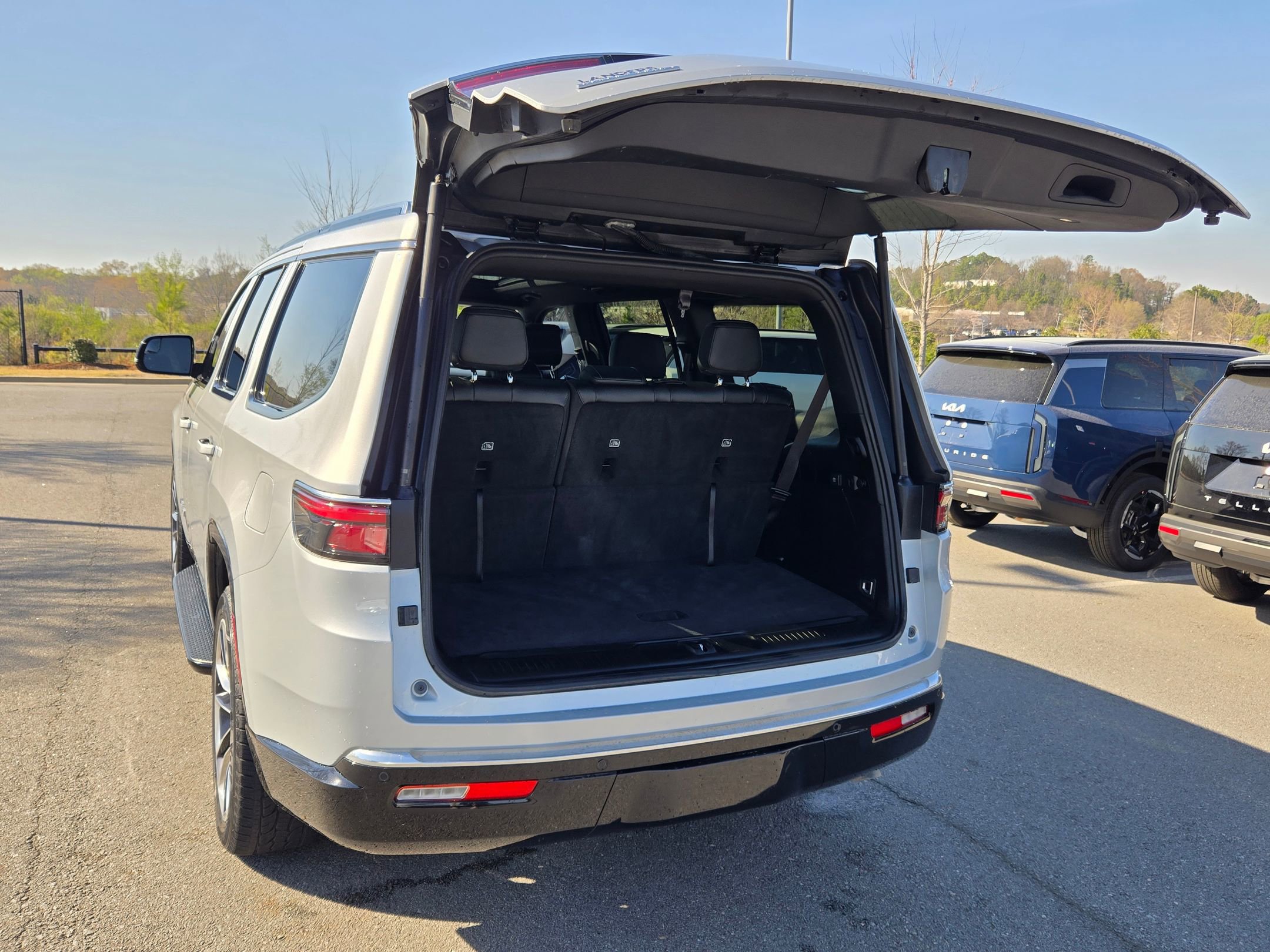 Used 2022 Jeep Wagoneer Series II w/ Premium Group I image 19