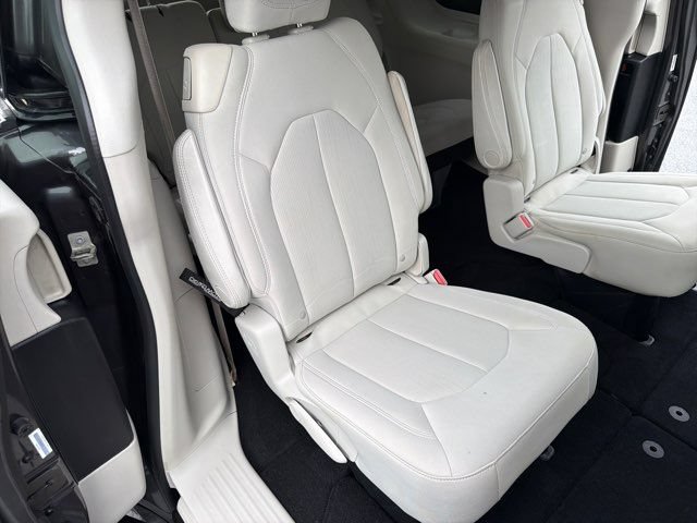 Used 2017 Chrysler Pacifica LX FWD image 27