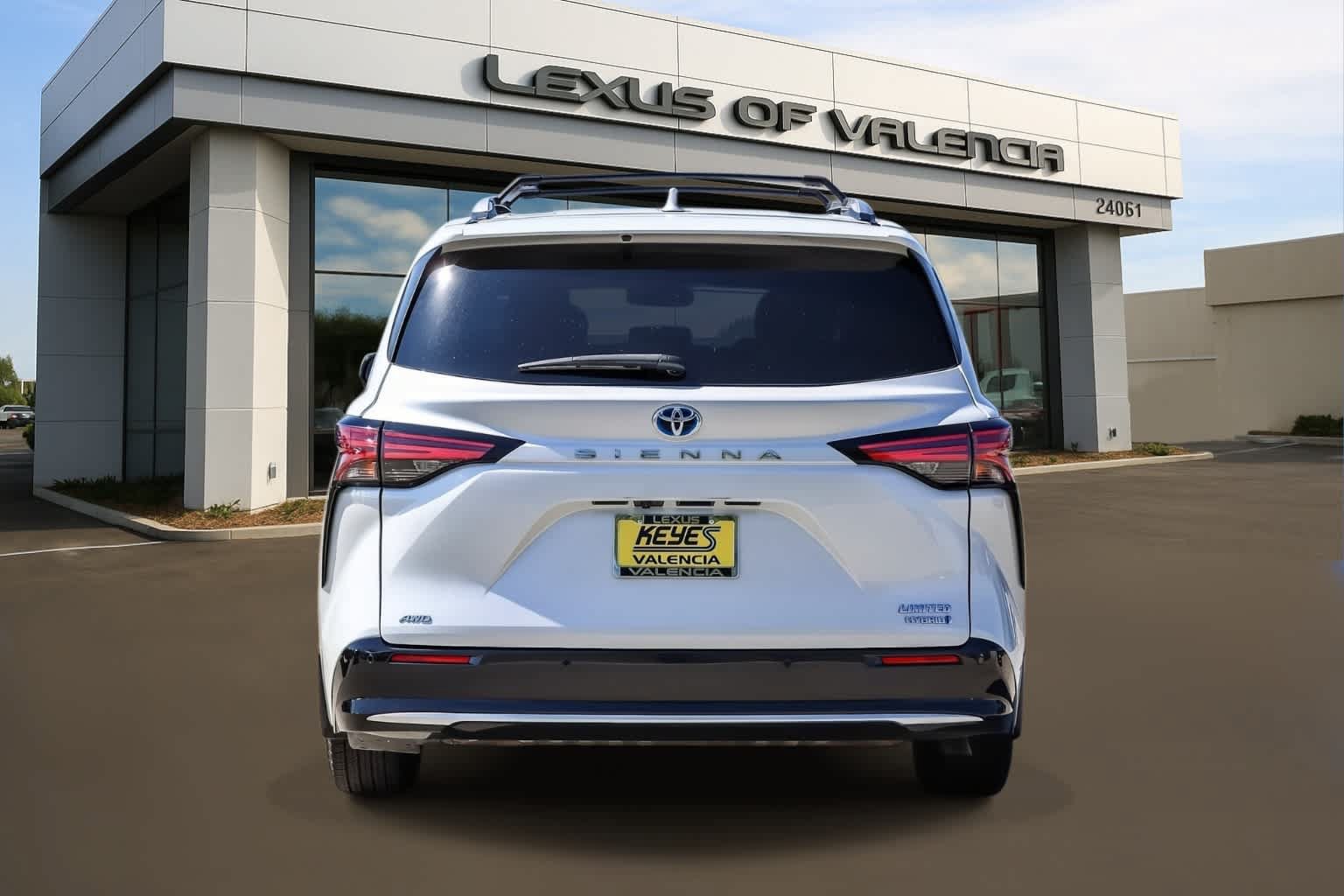 Used 2023 Toyota Sienna Limited AWD/4WD image 3