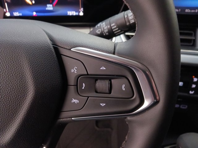 Used 2025 Chevrolet Trax LT w/ Driver Confidence Package image 17