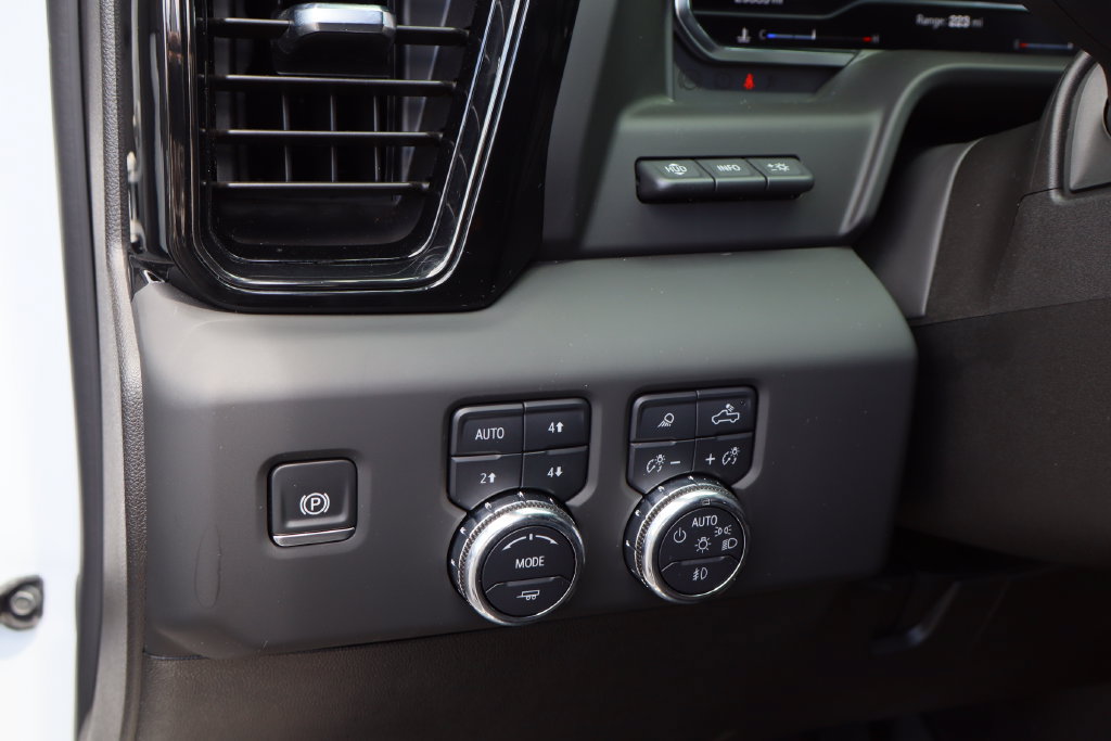 Certified 2025 GMC Sierra 2500 AT4 w/ AT4 Premium Plus Package AWD/4WD image 13