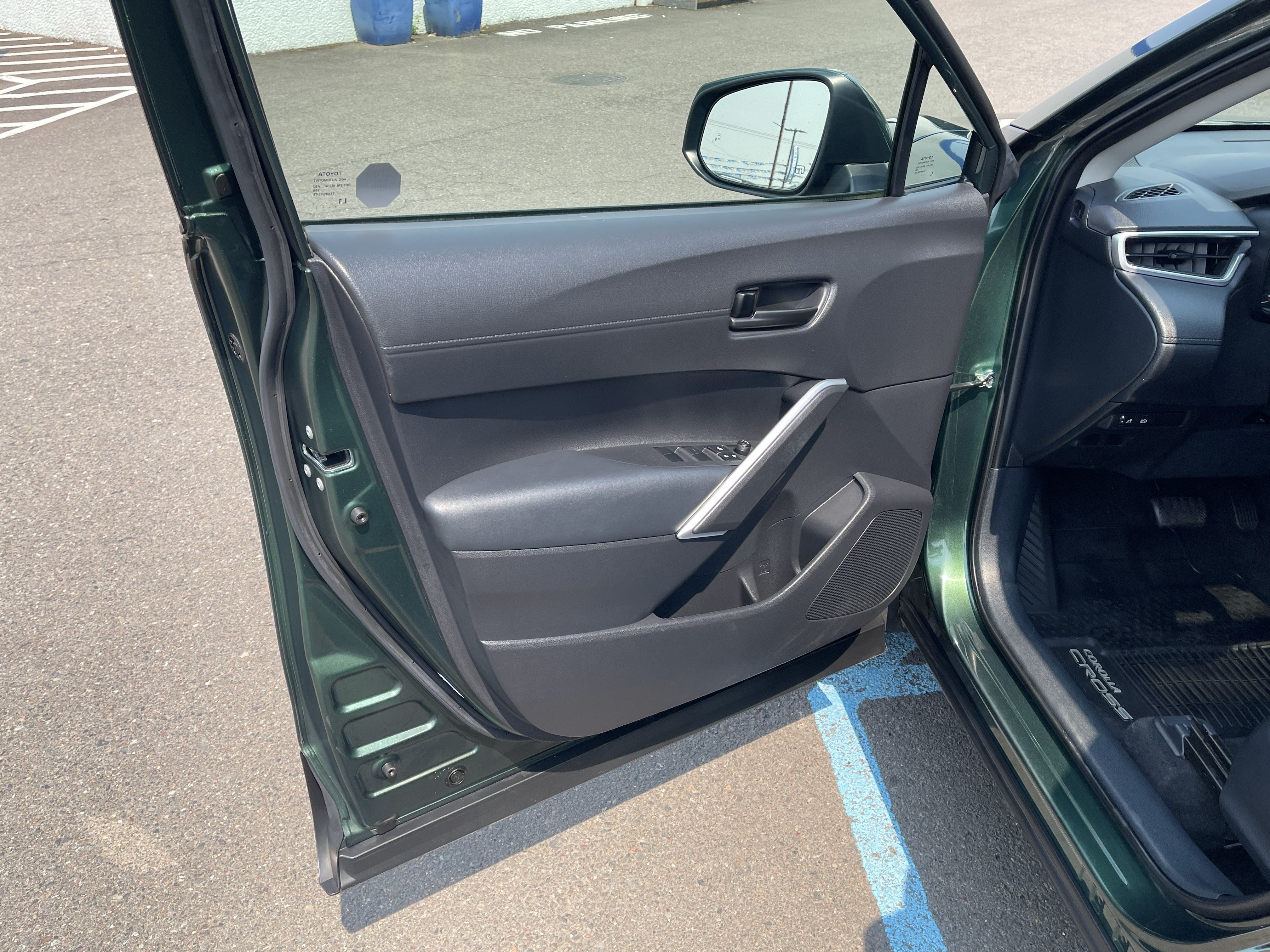 Used 2022 Toyota Corolla Cross LE w/ Moonroof Package AWD/4WD image 18