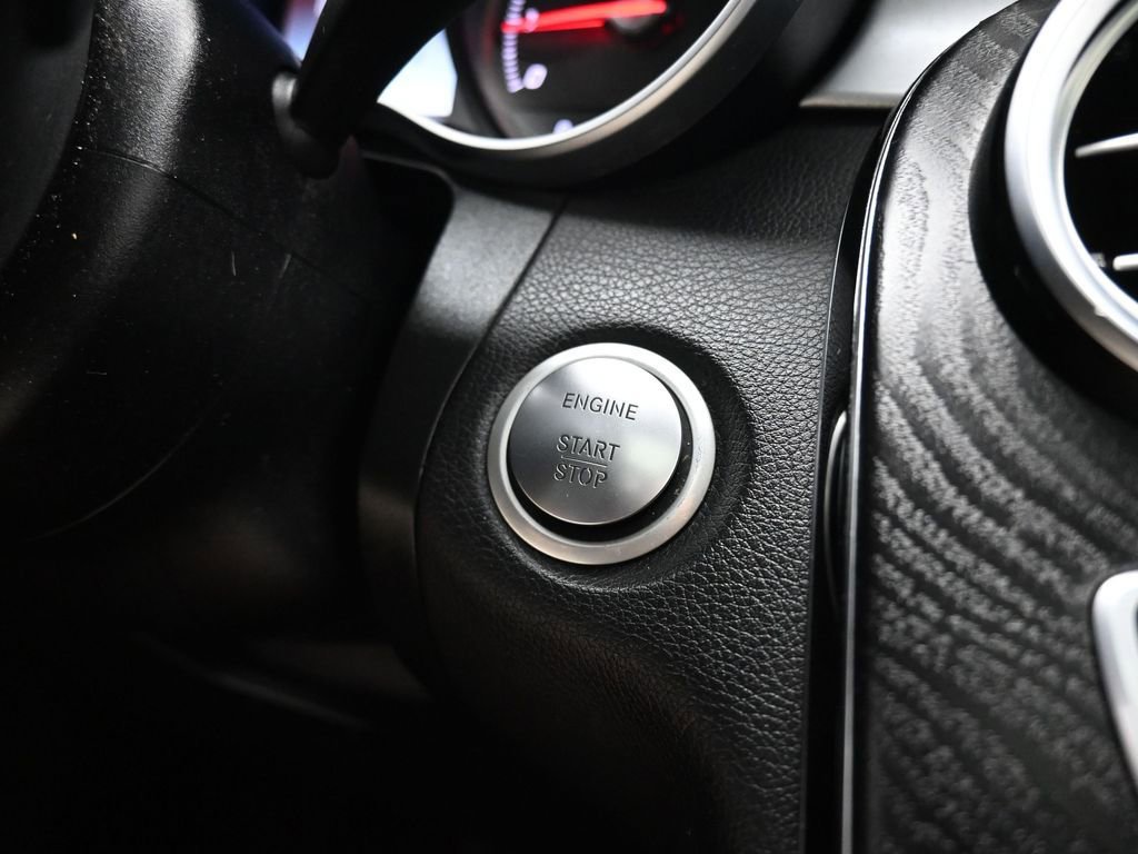 Used 2018 Mercedes-Benz GLC 300 4MATIC Coupe image 31