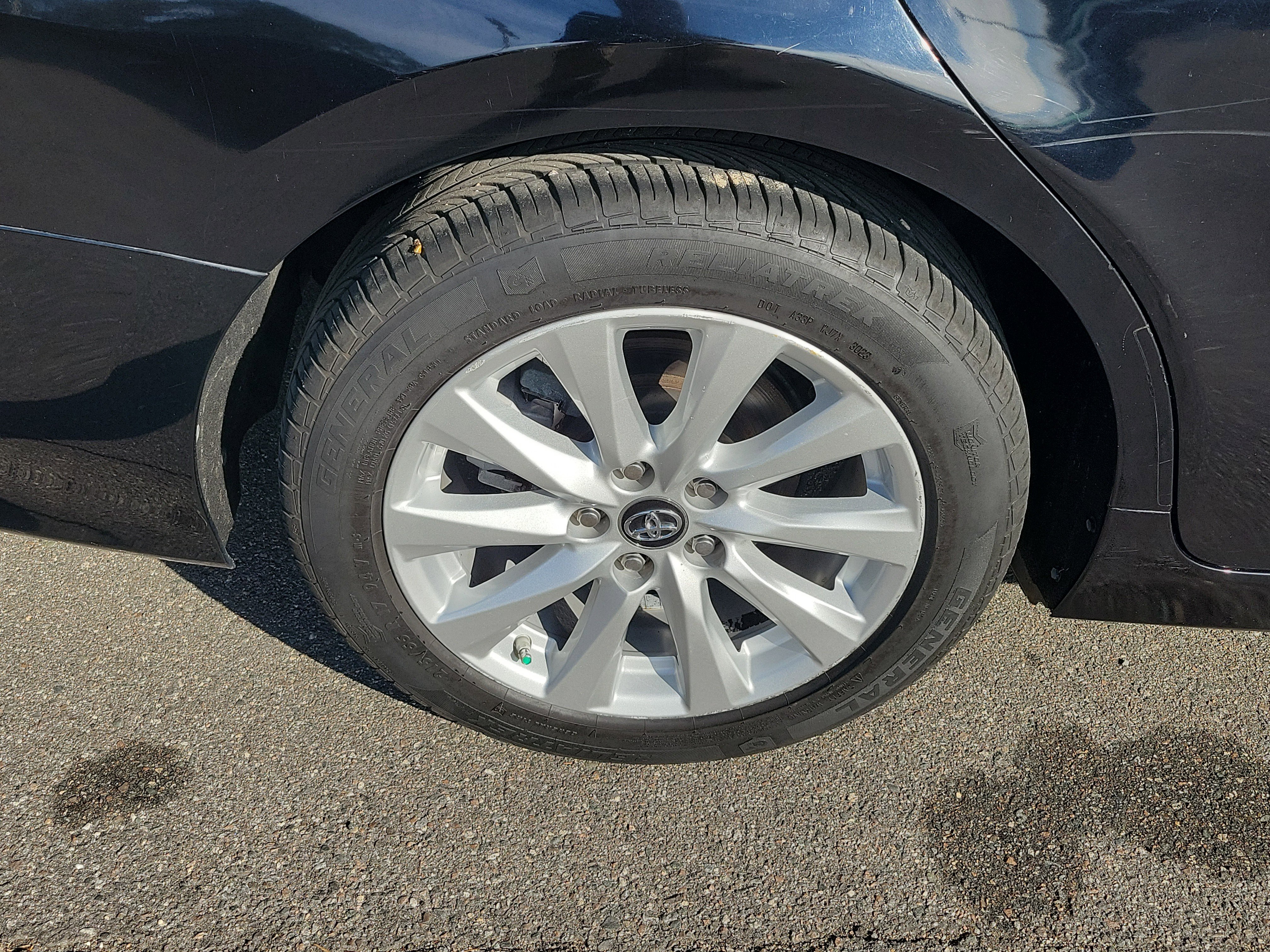 Used 2018 Toyota Camry LE image 36