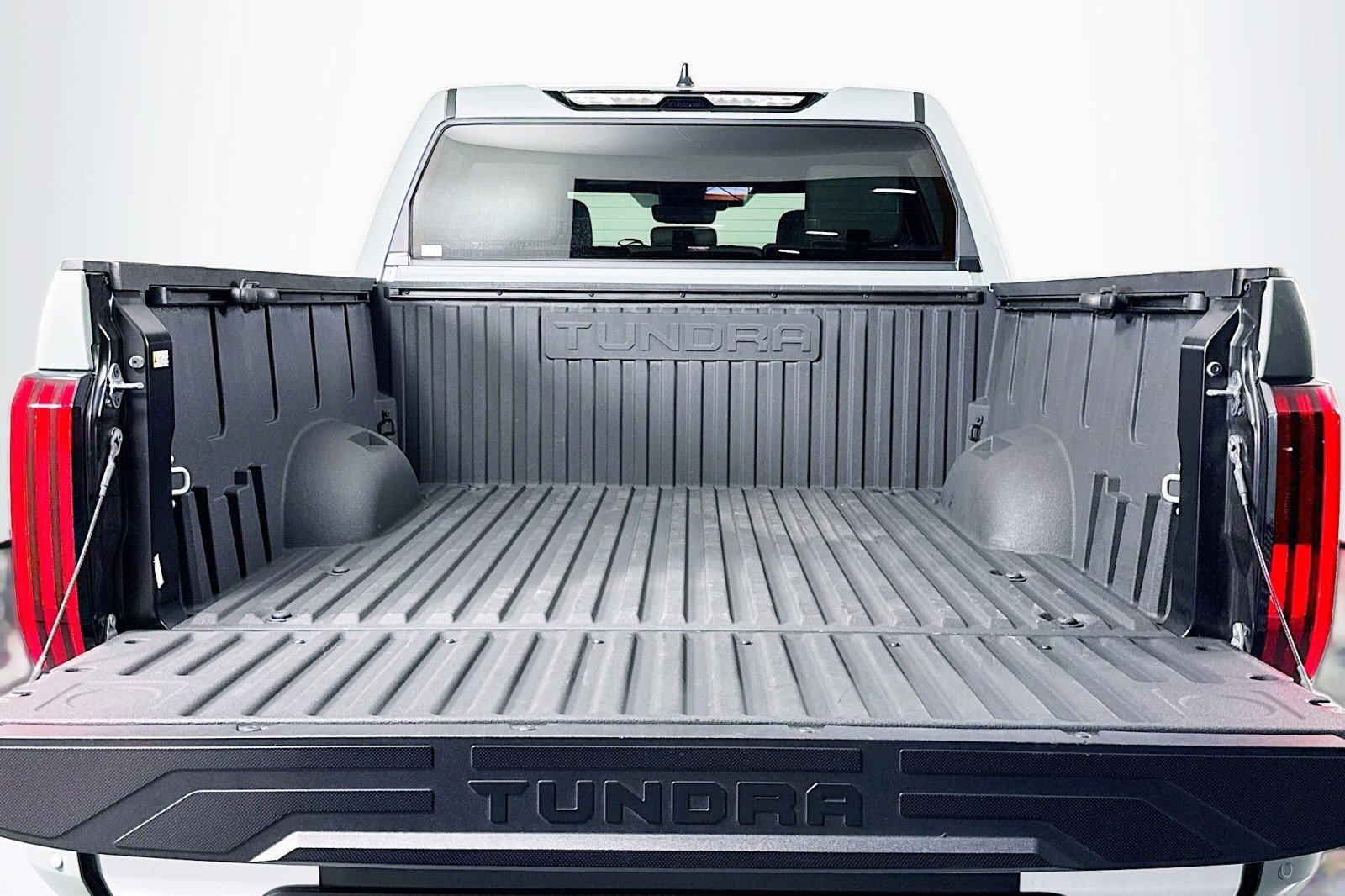 Used 2025 Toyota Tundra Limited AWD/4WD image 22