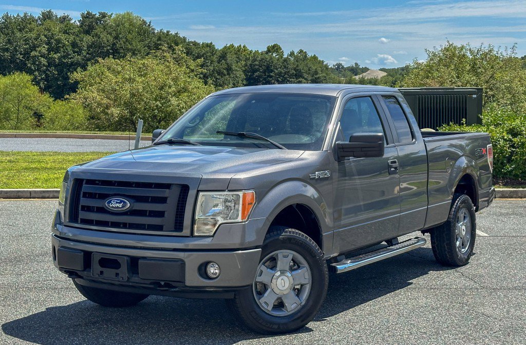 Used 2010 Ford F150 STX AWD/4WD image 4