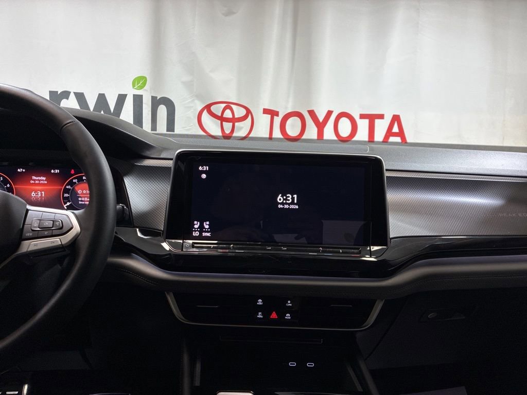 Used 2025 Volkswagen Atlas Peak Edition SE AWD/4WD image 33