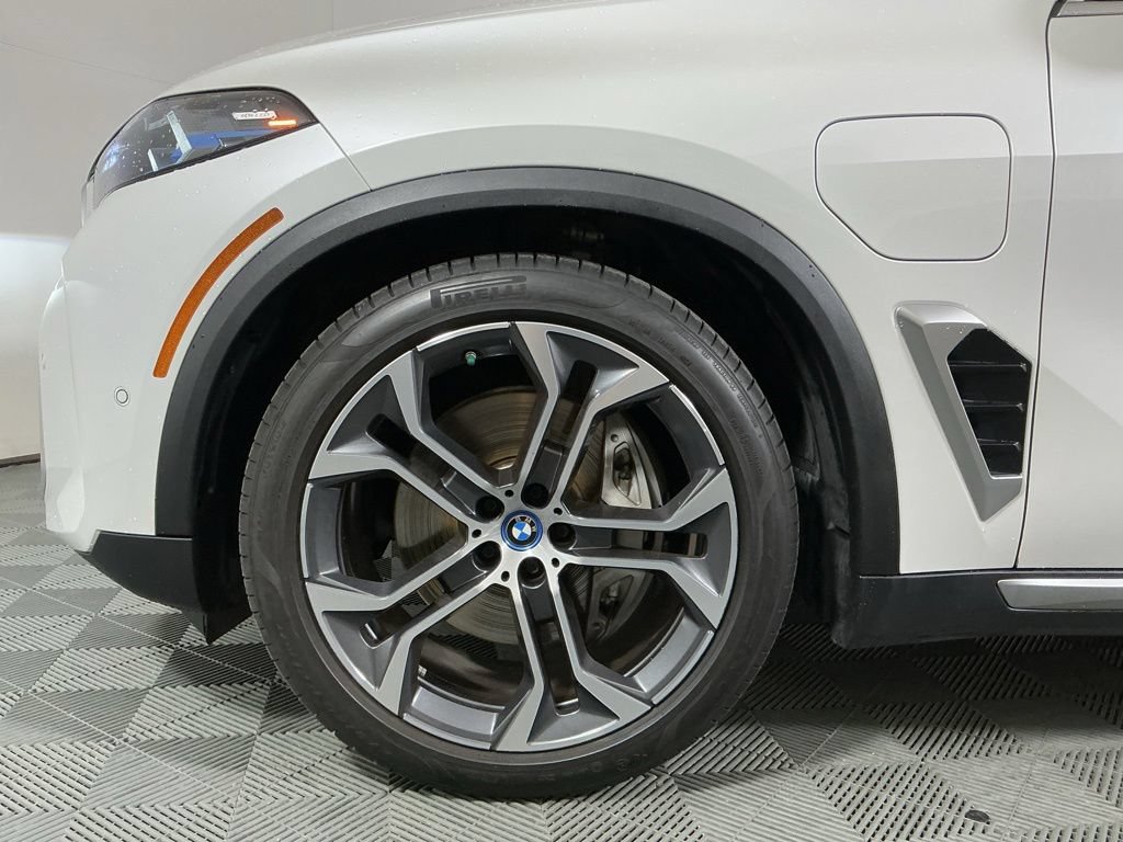 Certified 2025 BMW X5 xDrive50e w/ Executive Package AWD/4WD image 8