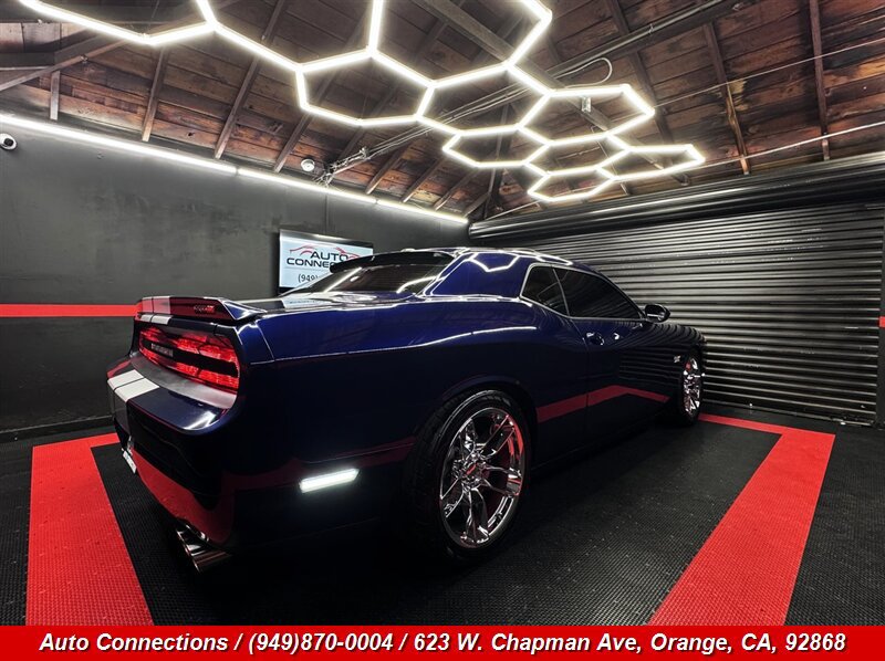 Used 2014 Dodge Challenger SRT8 RWD image 3