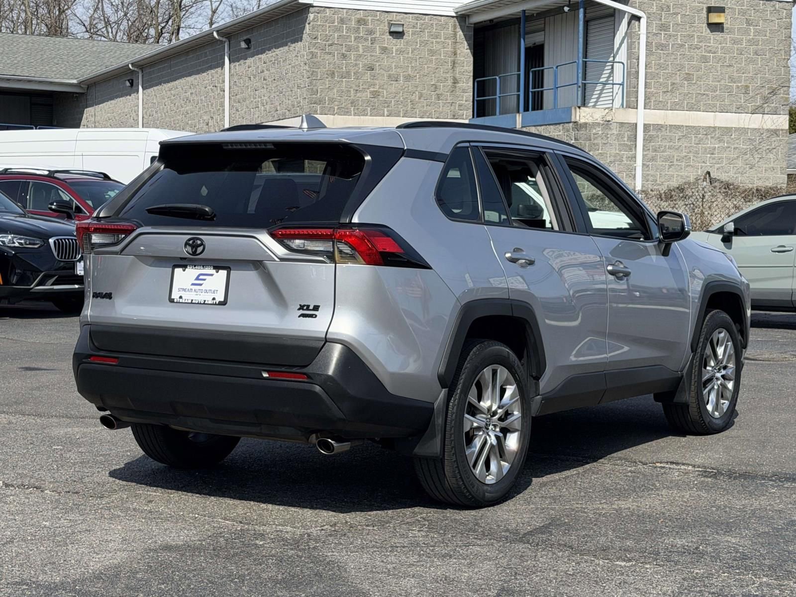 Used 2021 Toyota RAV4 XLE Premium AWD/4WD image 8