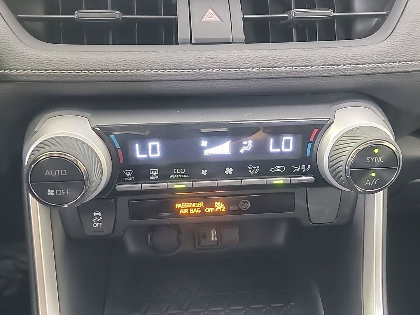 Used 2019 Toyota RAV4 XLE w/ All Weather Liner Package AWD/4WD image 30