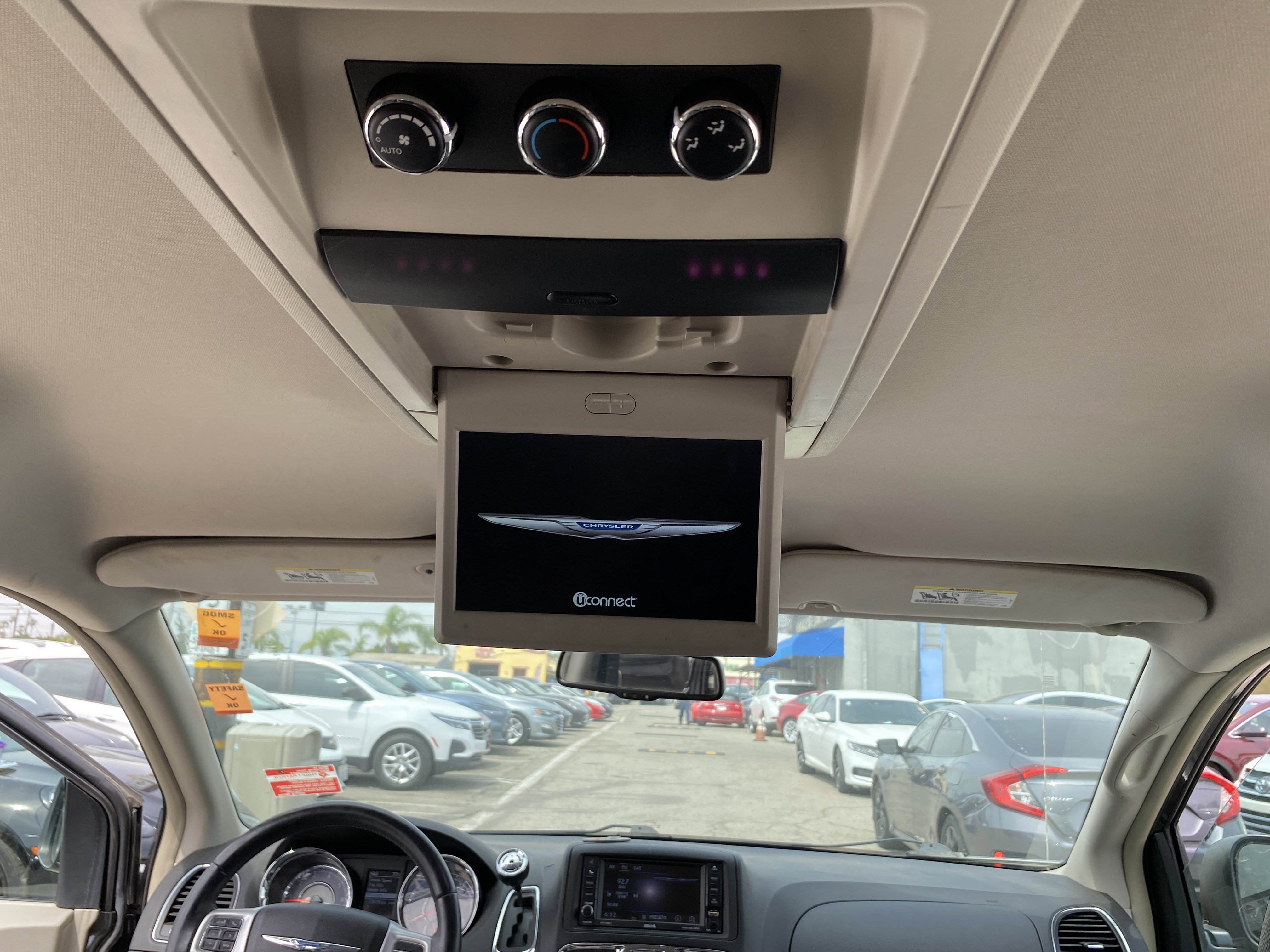 Used 2015 Chrysler Town & Country Touring FWD image 23