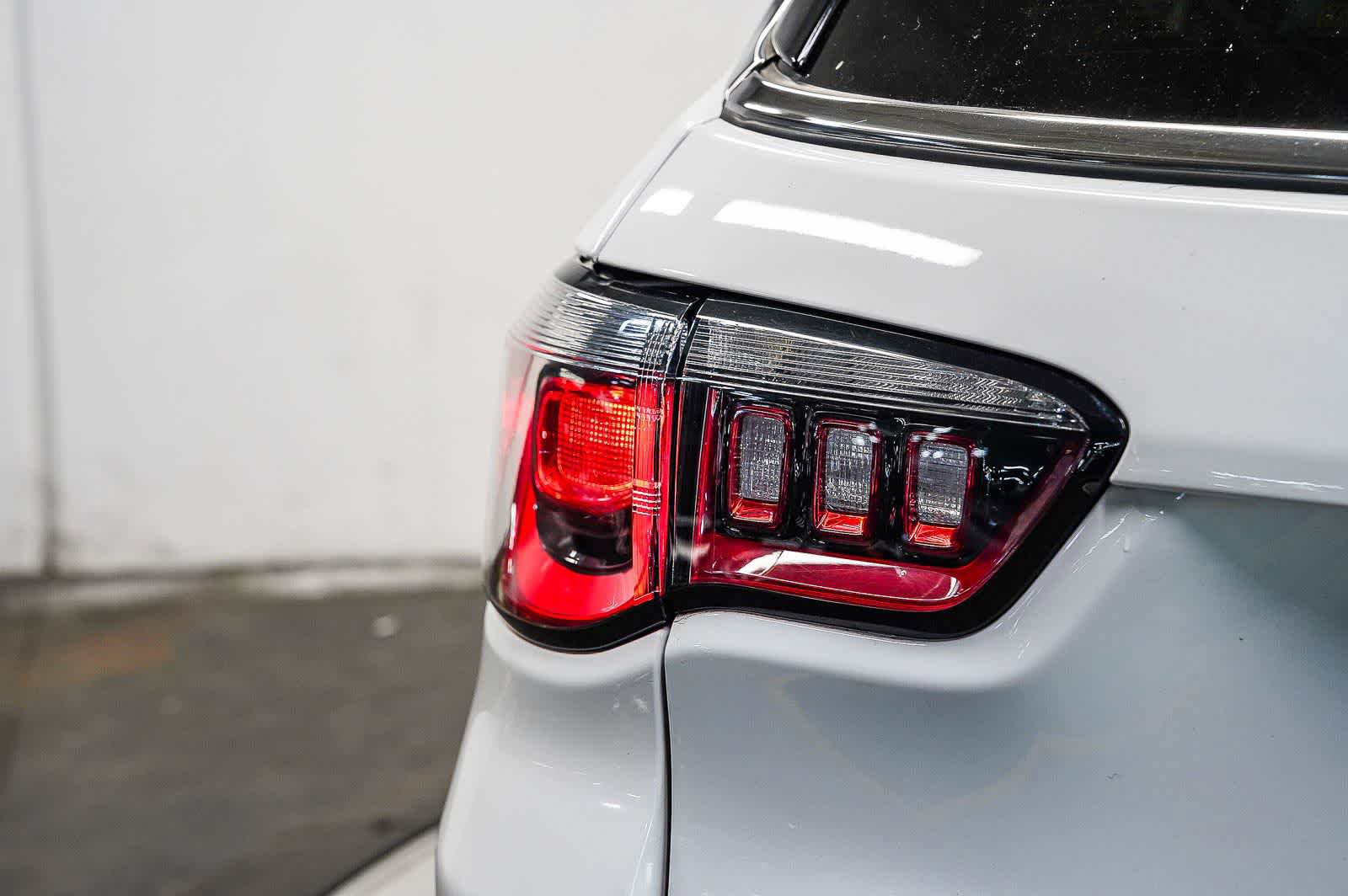 Used 2022 Jeep Compass Latitude FWD image 11