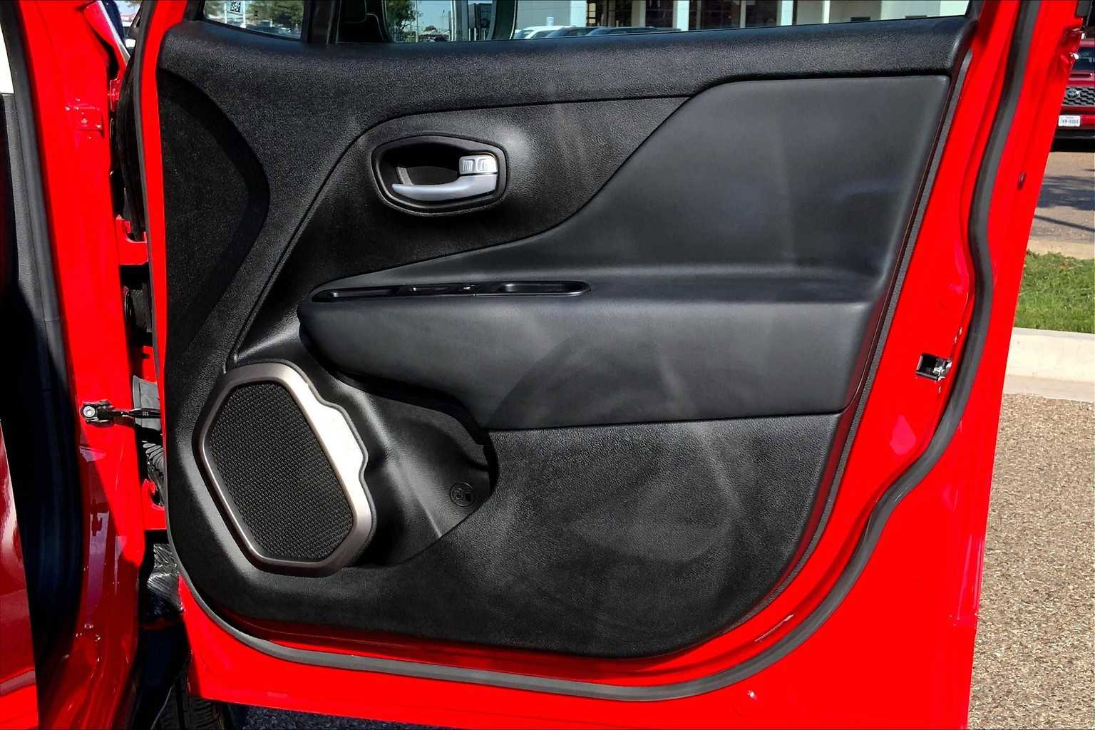 Used 2023 Jeep Renegade Latitude w/ Premium Group image 22