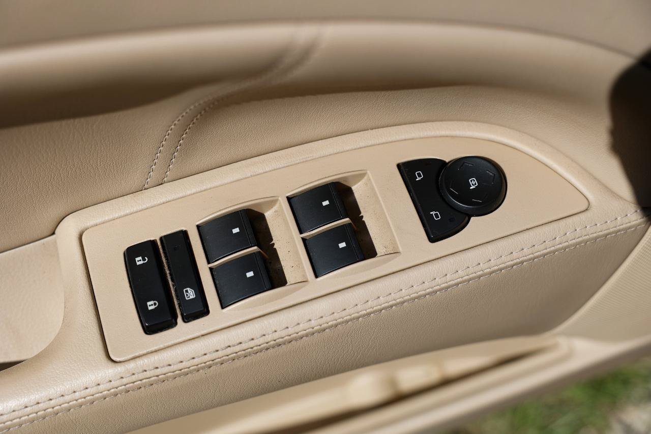 Used 2011 Buick Lucerne CXL FWD image 35