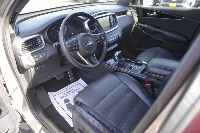 Used 2017 Kia Sorento SX image 8