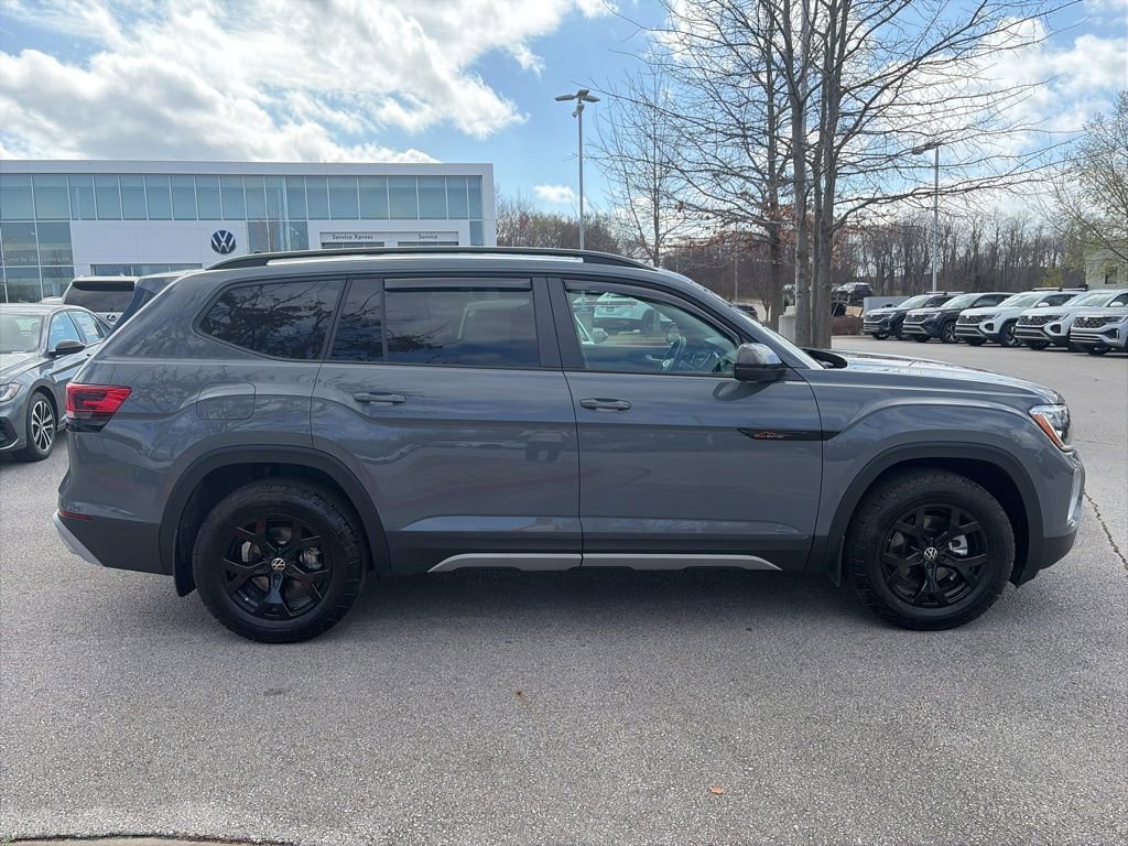 Used 2025 Volkswagen Atlas Peak Edition SE AWD/4WD image 8