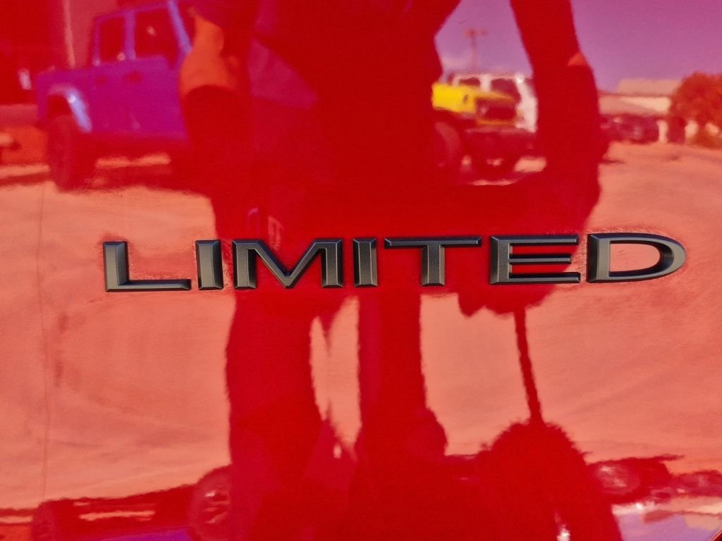 New 2025 Chrysler Pacifica Limited w/ Trailer Tow Group FWD image 52