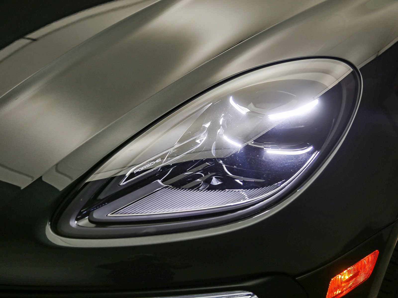 Certified 2026 Porsche Macan AWD/4WD image 11