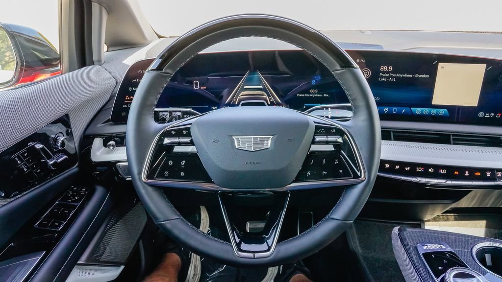 Used 2025 Cadillac Optiq Luxury 1 AWD/4WD image 18