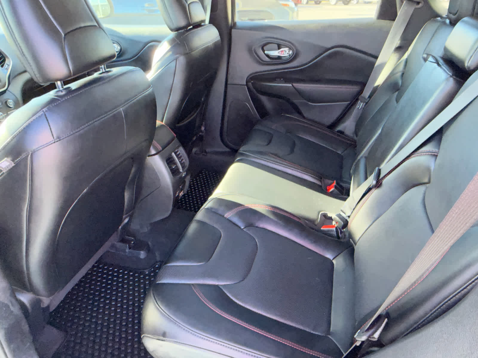 Used 2022 Jeep Cherokee Trailhawk w/ Premium Leather Package AWD/4WD image 16