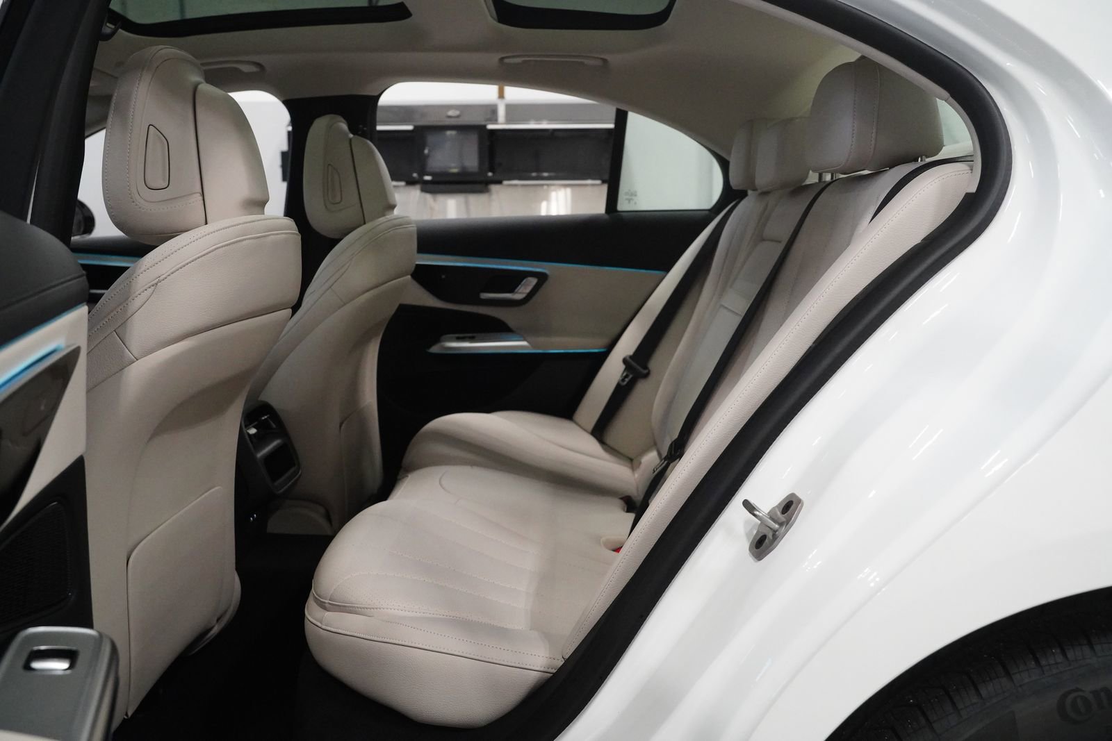 New 2026 Mercedes-Benz E 350 4MATIC Sedan image 16