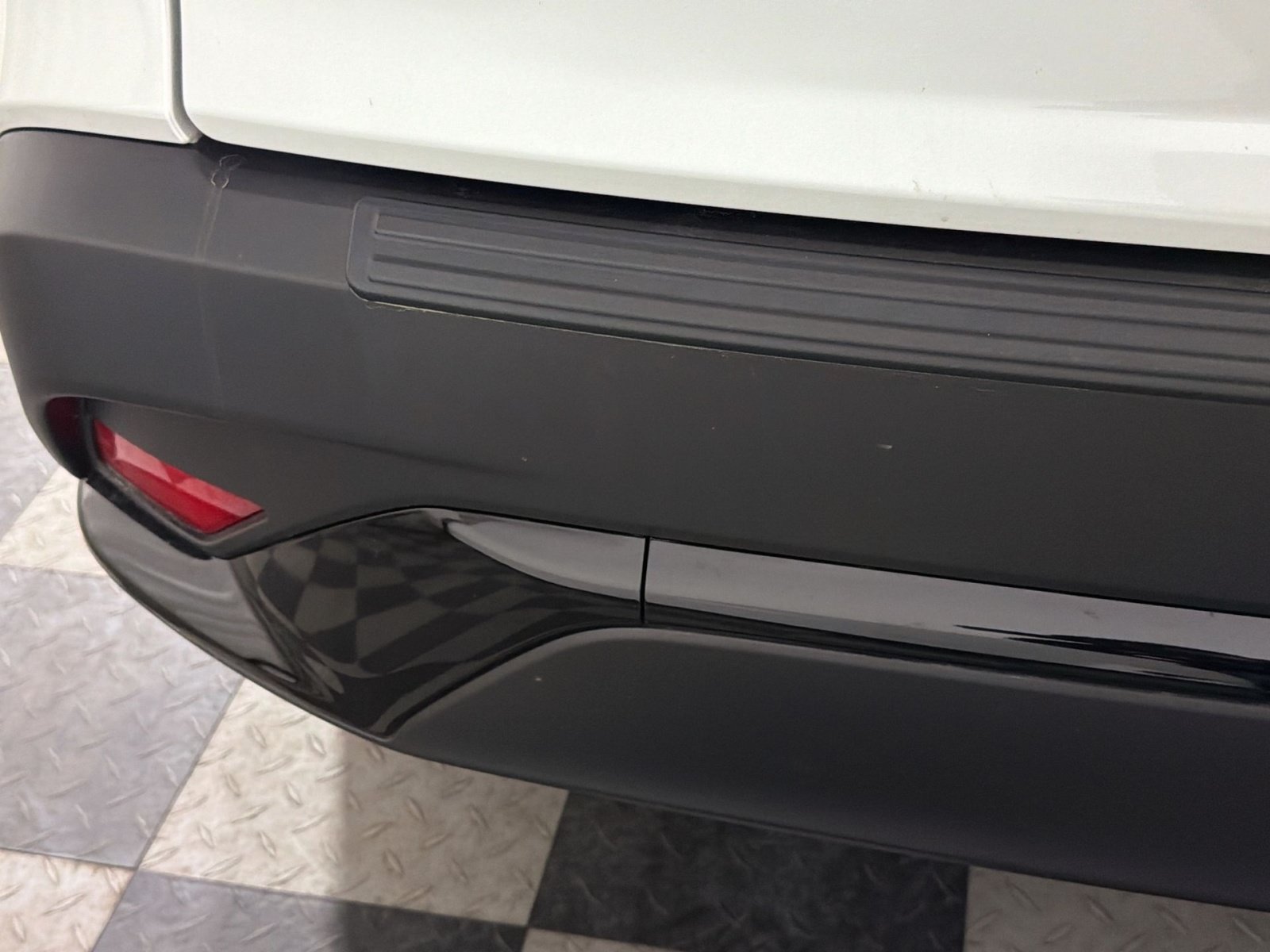 Used 2024 Toyota Corolla Cross AWD Hybrid w/ Moonroof Package image 18