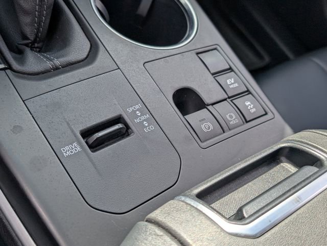 Used 2023 Toyota Highlander XLE image 25